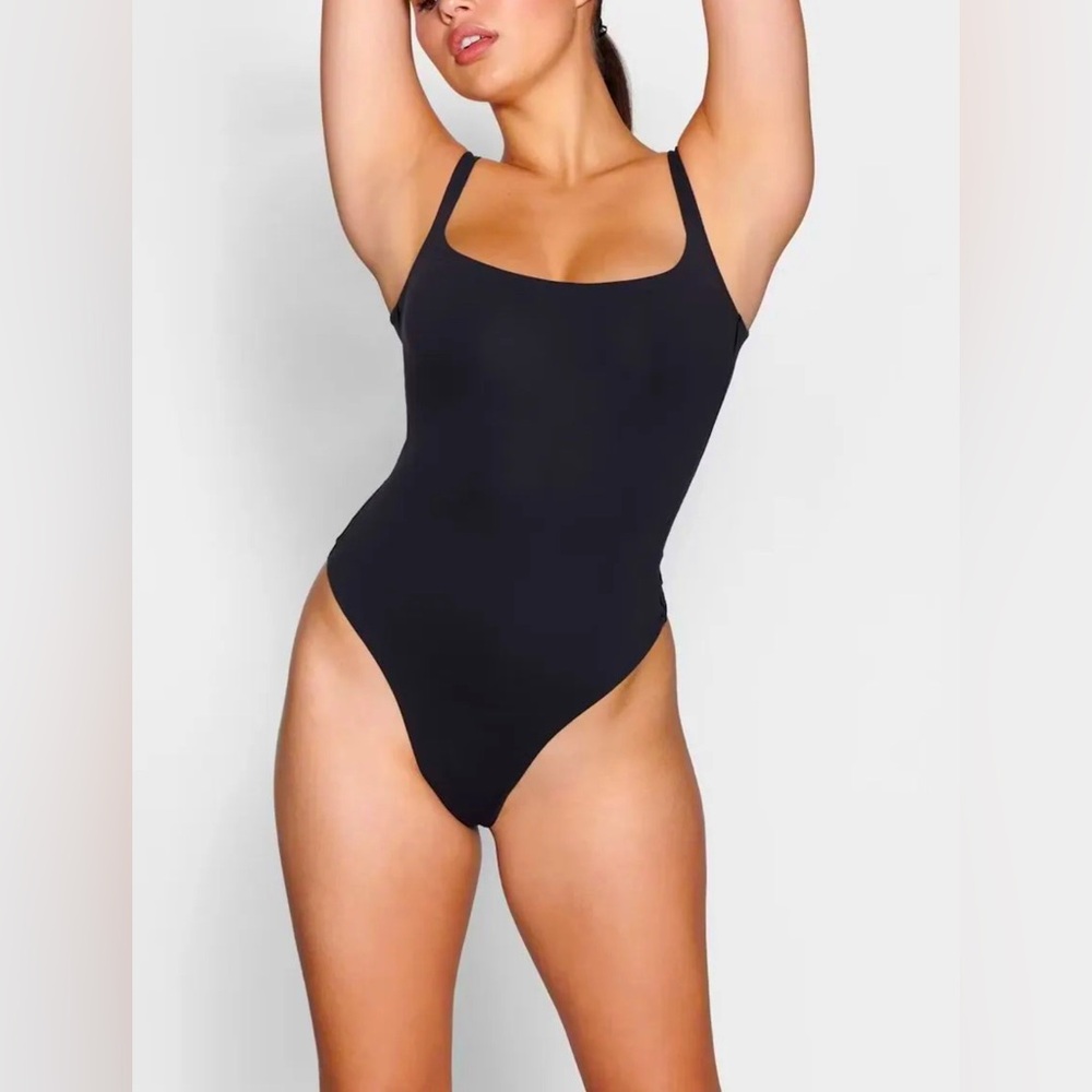 SKIMS Fits everybody onyx square neck bodysuit size X-Large